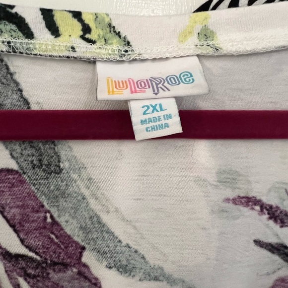 Pair of LuLaRoe v neck t shirts with longer hems. Floral and scroll - Picture 5 of 6